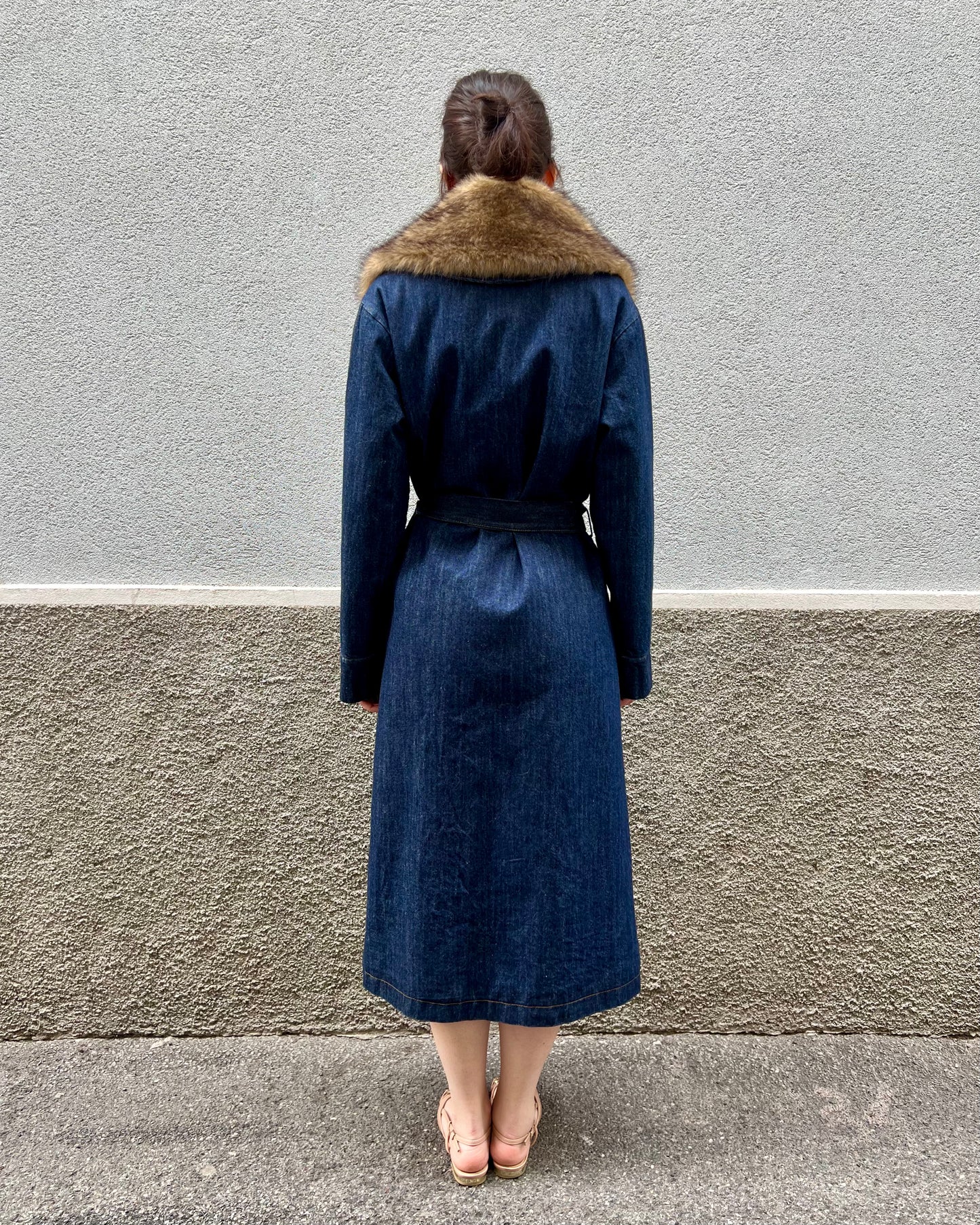 Trench in denim con pelliccia