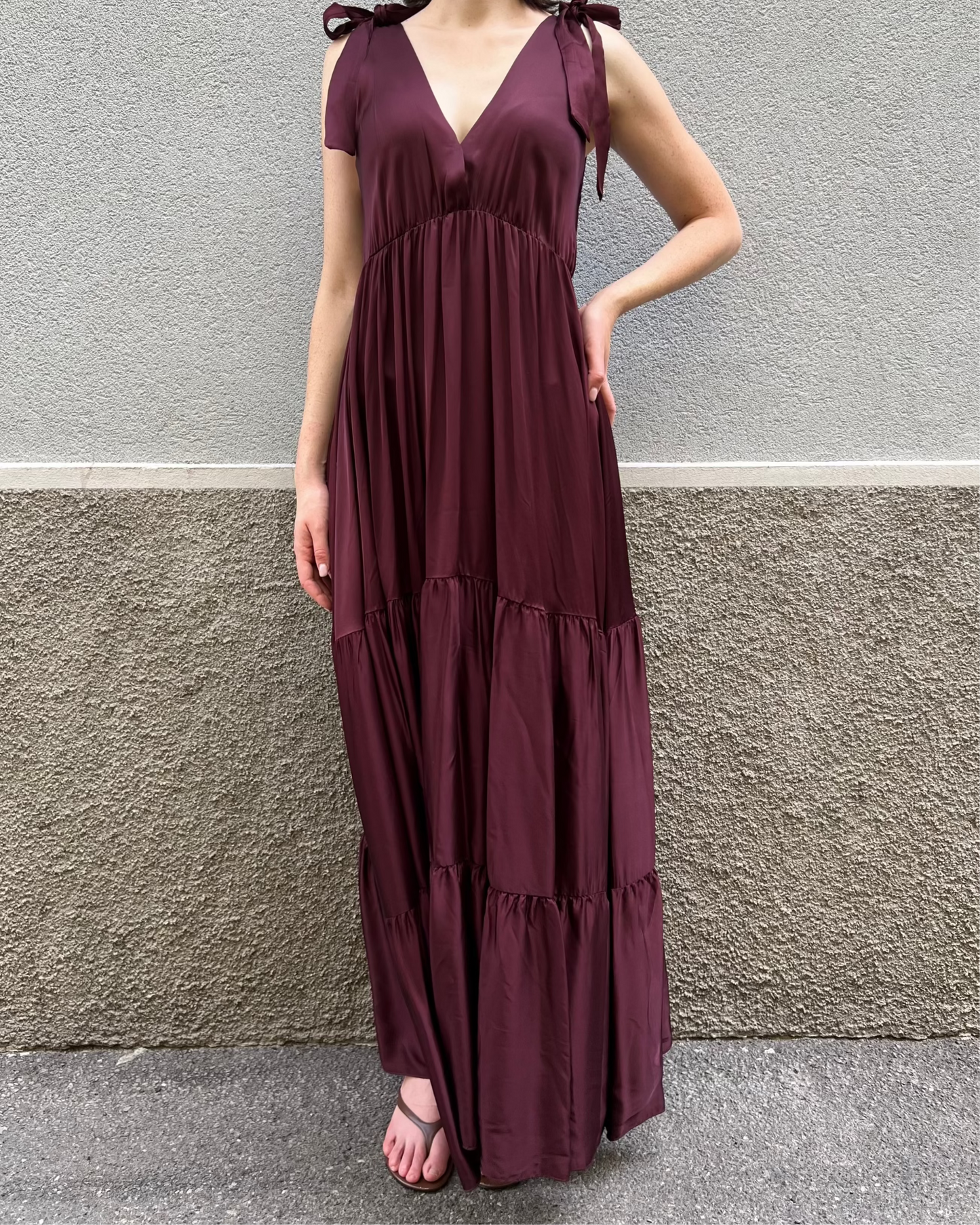 Maxi dress a balze e scollo a V profondo