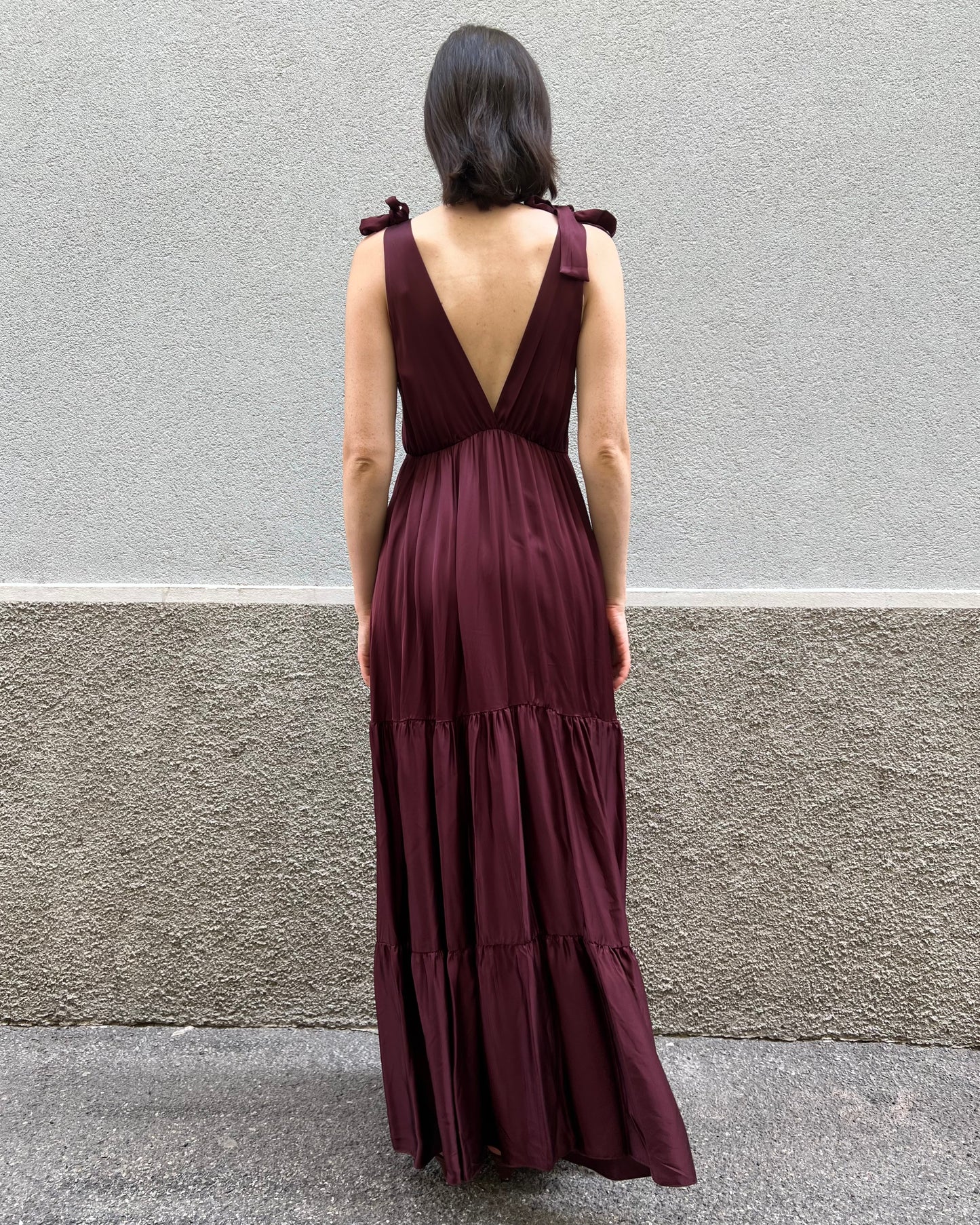 Maxi dress a balze e scollo a V profondo