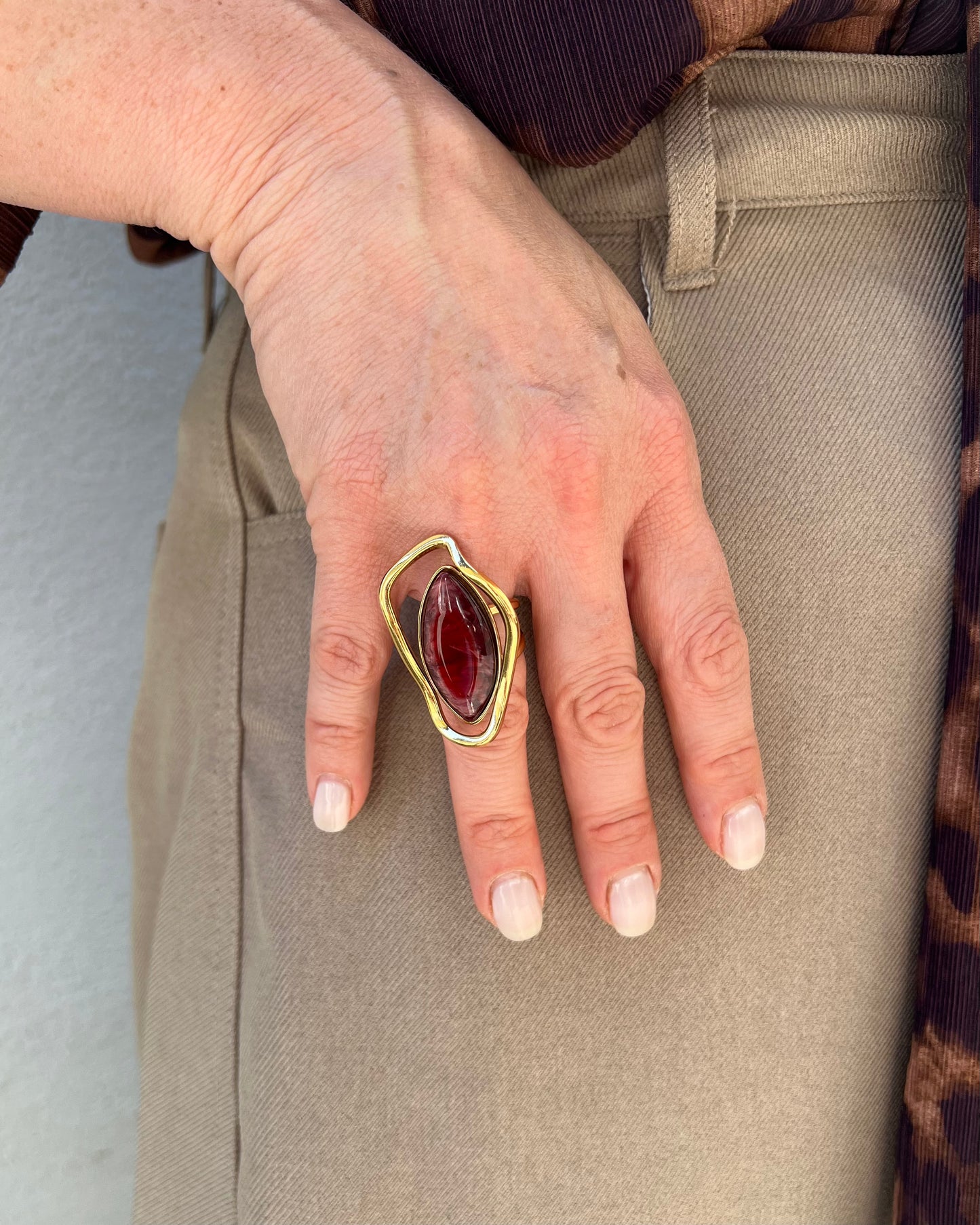 Anello regolabile con pietra ovale