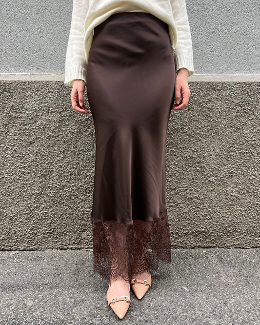 Gonna longuette in satin con pizzo sul fondo